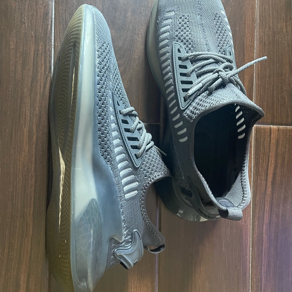 LIKE NEW SIZE 12 men’s